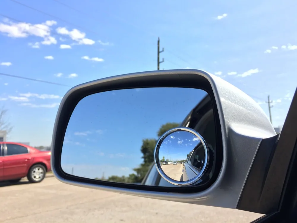 What Functionality Defines Convex Mirrors in Vehicles