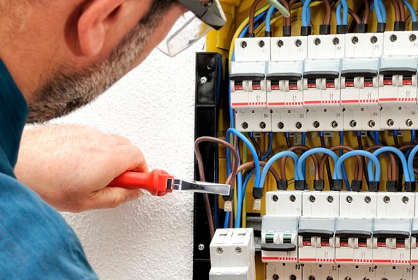 How are disputes regarding electricity resolved in the UK