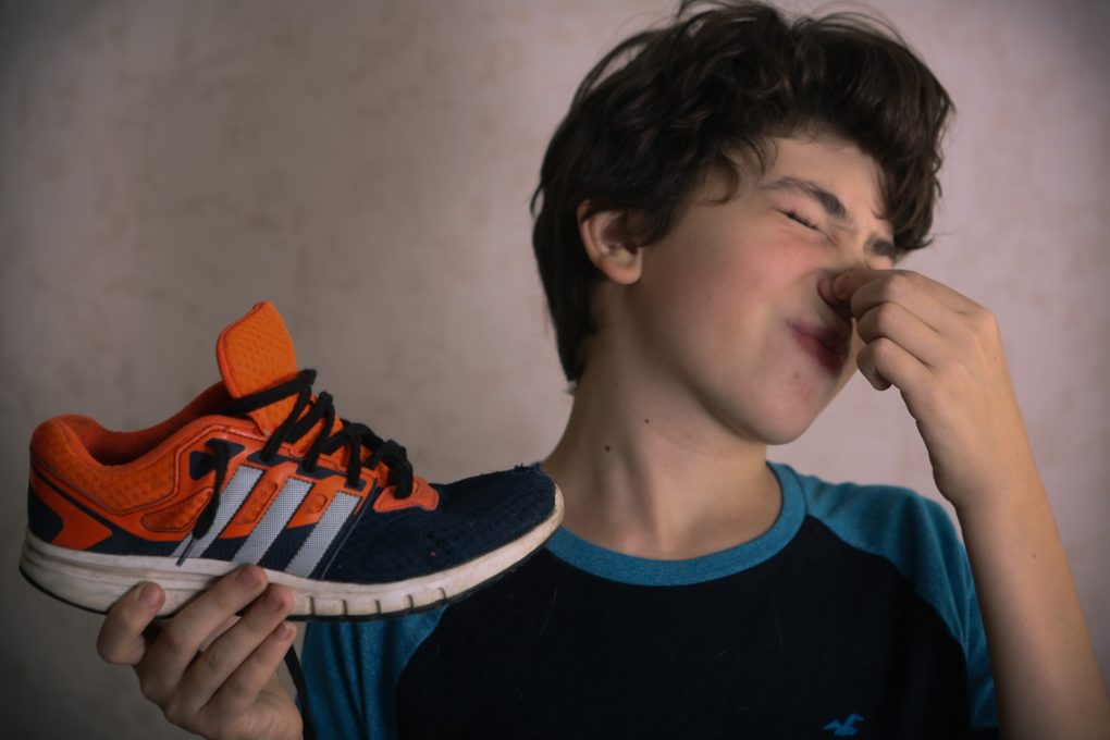 Is the gasoline-like smell in new shoes harmful, and are there any health concerns