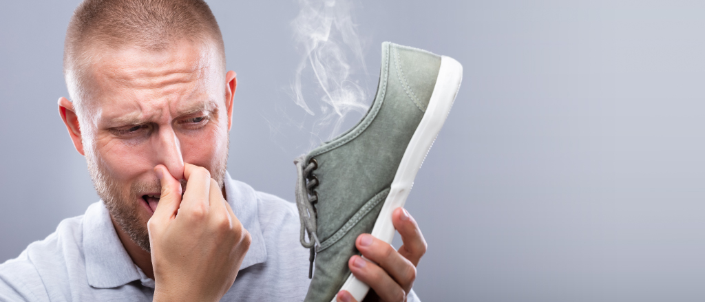 What materials in new shoes contribute to the gasoline-like smell